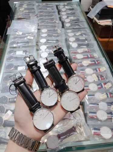 Dw 等我 原单品质 真正gl20机芯 专柜同机芯 全套包装 纯皮表带正品工厂做货..