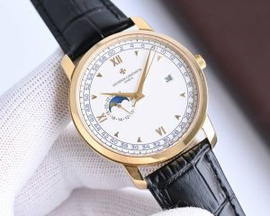 白900-金1240钻+50 2025 江诗丹顿新款上市，传承瑞士传统制表精华，简约典雅，精雕细琢，超卓瑞士喷砂工艺，追求完美艺术，设计精巧锲而不舍的精神，独具