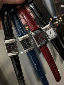 p：390积家Jaeger-Lecoultre经典翻转系列高级女士腕表[飞吻][飞吻]精钢表壳，独特设计180度旋转翻盖，内置瑞士石英机芯，走时精准稳定！真皮表