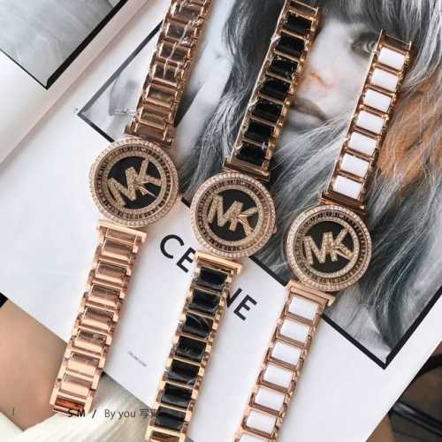 新款 Mk时来运转腕表 格调女表 表圈整圈锆石 中心时来运转系列 利落干练的设计风格 时尚大方。。精工制作 上手美美的 各种风格的衣服都可以搭配出属于你的气场