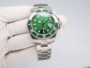 白 金20.出 rolex劳力士 亲民版水鬼 整表均采用316L精钢 搭载全新日本进口8215机芯 质量稳定 配上原装壳套 带小蓝光兰宝石玻璃 直径40Cm 原