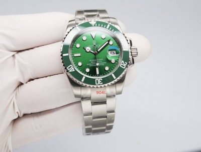 白 金20.出 rolex劳力士 亲民版水鬼 整表均采用316L精钢 搭载全新日本进口8215机芯 质量稳定 配上原装壳套 带小蓝光兰宝石玻璃 直径40Cm 原