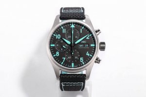 Tw新品 万国 Iwcamg工程师强强联手 骚气十足 赠送原装快拆表带一条 Iwc 万国 飞行员新款Iw388108 1.腕表采用喷砂哑光技术处理呈现钛效果，做