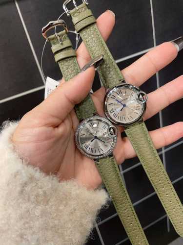 白 金 钻30 卡地亚 33Mm 瑞机 鱼眼玻璃 匠心之作卡地亚蓝气球 精致33Mm石英腕表 传统三针设计 星空运转 时间流淌 特殊工艺镶钻 个性 完美 搭配鱼