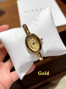 cartier 手镯款Baignoire浴缸系列腕表 典雅欧风浴缸形状 完美演绎卡地亚的经典美学 涌现腕表设计的焕新力量 卡家又一经典之作浴缸系列 实物拿到手的