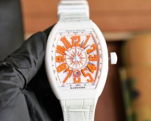 T+Plus,法兰克 法穆兰v45陶瓷游艇款，海外旗舰店限量抢购款 精彩细节 陶瓷表壳尺寸45毫米。微弧式枕型表壳优雅贴手，表壳由内外八个配件组合一体，精密度天