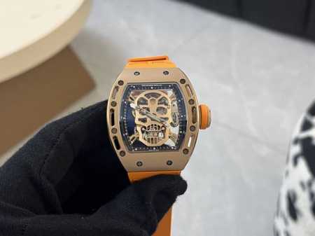 Richard Mille 最新升级一体机Rm052 鬼头经典传奇 永不落后 镂空骷髅头腕表．骷髅头轮廓突出，造型霸气不羁，具有震撼人心的魅力。搭配艳耀色彩的橡 - 点击图像关闭