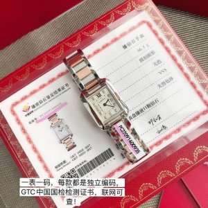 卡地亚Tank Anglaise系列经典力作11颗Vvs 真钻一证一码配官方权威检测证书！贵气尽显！！！ 在卡地亚创造的众多经典款式中，Tank腕表绝对是“经典