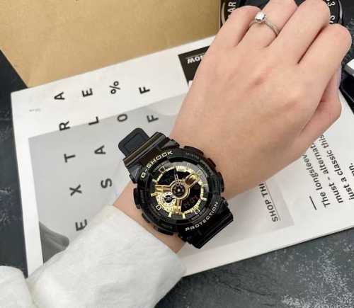 卡西欧 表盘直径大号53Mm，#G-Shock回头率爆表，那机芯绝对是进口，表带树脂的，防震度极高，三度防水而且防磁，指南针，秒表 精确到11000秒 温度计，
