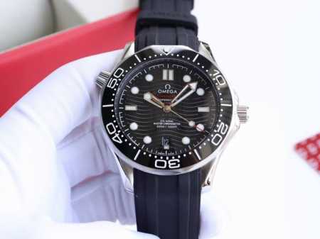 欧米茄-Omega 海马系列300米潜水腕表 表壳采用316L精钢表壳，搭载同级唯一陶瓷原装单向旋转计时圈口。表壳侧面泄压阀跟原装一致。表径40Mm 圈口采用进 - 点击图像关闭