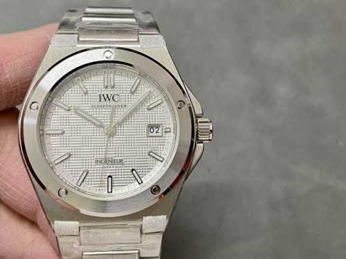 V7厂 七星推荐之 Ingenieur工程师腕表 在 年 Watches & Wonders Geneva 推出新一代 Ingenieur 工程师腕表，由杰罗尊