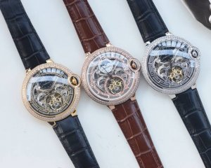 金白同价，皮 ，钢 品牌：卡地亚-Cartier 类型：男士腕表 壳套：顶级版316精钢L 表带：进口小牛皮 316精钢表带 机芯：全自动进口机械机芯 镜面：矿