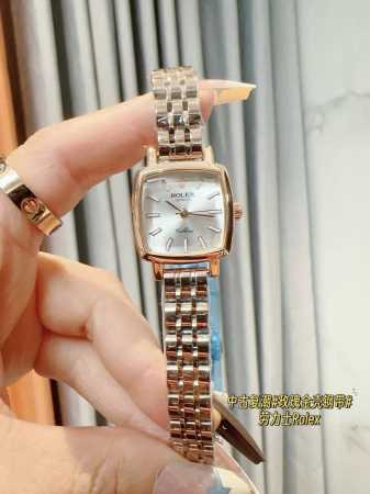 钢带 劳力士rolex #新品低调奢华女款古董表 小方表 瑞士石英机芯 夜光条钉表盘合金材质与白金电镀 整体质感和气质都变了 精致感upup搭配小巧壳形 上手效 - 点击图像关闭