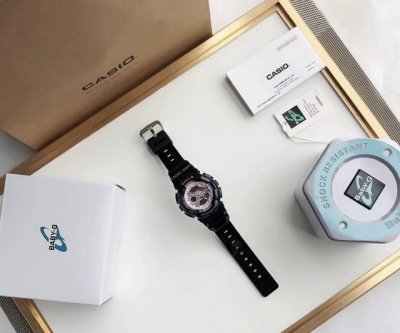 卡西欧颜值高：粉色表盘搭配同色系表带，颜色柔和甜美，满足了很多女生的少女心。 设计独特：表盘上的星空极光独角兽图案，充满了梦幻和浪漫的气息。 佩戴舒适：树脂表带