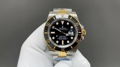 潜行者 细品认准独家超A顶级C品质专，1采用原配一致3135机芯调试时间原一致非其它机芯比 侧机摆复28800。2配件细节代替原配件。 钢王904L每一个 拉丝