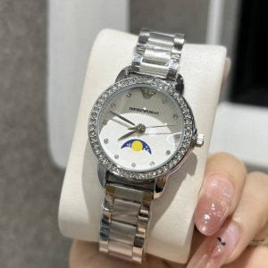 阿玛尼女表璀璨奢美深邃雅致气质内敛 精致表冠蝴蝶扣 钻刻度点缀表盘 别致便携式小牛皮高硬矿物质水晶玻璃镜面 进口石英女表30Mm新款比满天星有特点～不会烂大街的