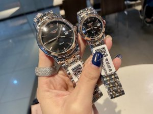 白壳 ，枚金 浪琴-Longines 索伊米亚系列 经典情侣对表，拱形玻璃镜面 316精钢表带，搭载进口石英机芯，尺寸：男40Mm 女33Mm，厚度12Mm，经