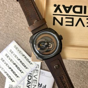 支持香港、美国直邮 七个星期五 Sevenfriday机芯：原装日本西铁城82S7机械机芯镜面：强化蓝光玻璃表带：进口小牛皮带材料：高级316精钢鑫表壳尺寸：4