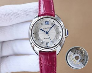 玫+50 钻+50 钢带+50。卡地亚钥匙系列 女款31Mm、35Mm，钥匙腕表保留了卡地亚的经典设计：阿拉伯数字时标和剑形蓝钢指针，形似钥匙的表冠顶端镶嵌一颗