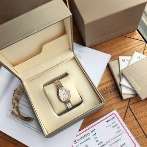 bvlgari宝格丽女士腕表，最新款镶钻版Serpenti Seduttori鎏光蛇影腕表超美腻 佩戴方式很特别 像被蛇缠绕～十分别致！搭配起来非常吸睛可优雅可