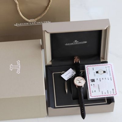 全新升级最高版本玫瑰金摆陀！积.家Jaeger-Lecoultre约会系列腕表浪漫登场 简约淑女，尽显浪漫情怀！腕表尺寸34Mm 厚度8.9Mm，空心太阳，月相