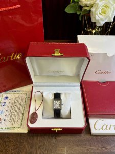 B H 配图片同款包装25 Cartier卡地亚坦克真正的高版本原单品质，专柜对版哈，你们要的高版本终于给你们安排了，等了2个月才出货，在超长的品牌历史上制作出