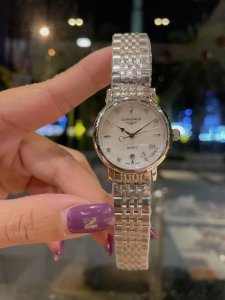 白 金 钻30 520设计灵感 爱在一起 铭记爱的旅程 时间作证 唯爱永恒 品牌:浪琴 类型:女士专属定制款 机芯:日本进口石英机芯 表带:采用316精钢表带