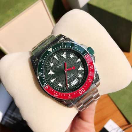 原盒:30 古驰 Gucci 新款独家上市 石英男表 或许你偏爱竞技运动 喜欢将没一次对决视作激情澎湃的冒险 如此有冲劲的性格需要有风格鲜明的腕表搭配 如guc - 点击图像关闭