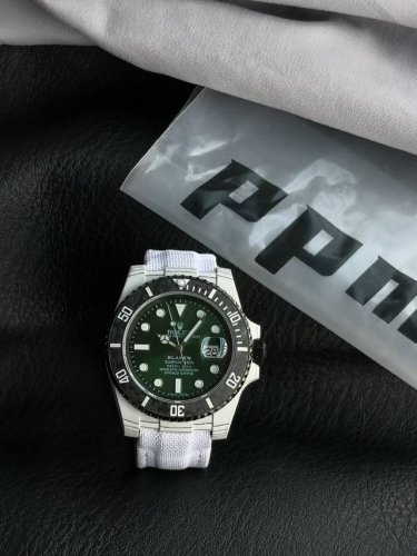 ppm改装 炭纤维水鬼！一点小改动 注入新灵魂 内置原装3135一体机芯！ 在时光的长河中，每一块手表都承载着独特的故事与记忆。然而，当经典的设计遇上现代的创意