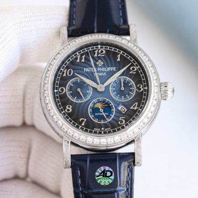白钻 金钻2080百达翡丽Patek Philippe复杂功能系列-纯手工-雕花腕表-惊艳登场，42毫米的表径适配大众男性手寸，非常商务可亦休闲。整表表壳手工雕