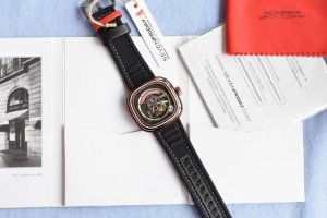 支持香港、美国直邮 一手现货 现货 早过专柜发售 原单七个星期五 Sevenfriday 型号sf-S1 03-X206 支持验货 最新颖设计 个人觉得最好看的