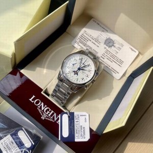 浪琴Longines原版开模，名匠系列月相多功能男士腕表，集星期、日期、月份及24小时显示，30分钟计时功能，采用316L精钢材质，银色与黑色麦粒纹饰及经典蓝色