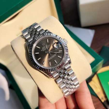 顶级复刻批 配盒 劳力士rolex女款蚝式日志型腕表！表壳直31毫米。采用904L不锈钢来锻造，具备高抗腐蚀性。搭配劳力士定制版2236蓝游丝全自动机械机芯性能 - 点击图像关闭