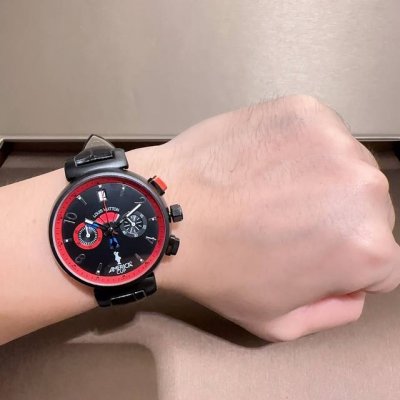 Lv Lv 路易威登特色：Logo下面有一道彩虹，有三个色随着时间改变而改变，增添了美感机芯：进口Vk机心表带：高极天然橡胶精选钢材，顶级设计，帅气男士必备