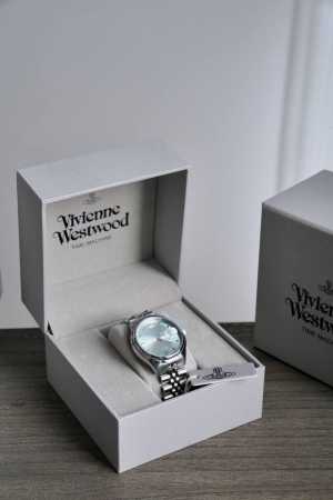 vivienne Westwood 薇薇安西太后手表绝美碎冰蓝 全网断货，代购价格P炒到了 0+西太后小蓝表终于来了！ 不同光线会呈现不一样的蓝色调，好看到挪不 - 点击图像关闭