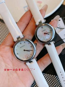 古驰小黑金表 原单品质、值得信赖 爆款古驰Gucci、巴塞尔钟表展新宠，全新设计！字面：天然贝母面，机芯：瑞士石英，表带：进口牛皮 316精钢 ，尺寸：27Mm