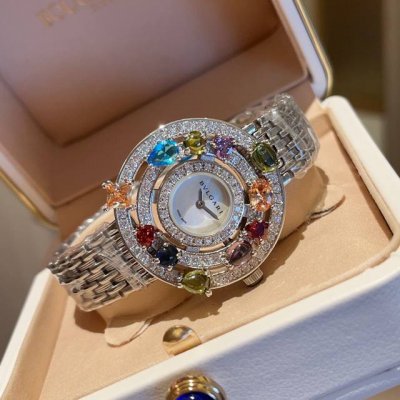 皮 钢带 新款升级版本！ 宝格丽之高端珠宝系列精致腕表，整表采用镶嵌工艺，多达10颗彩色宝石环绕三圈锆石表圈，凸显贵气不凡。表盘36Mm，厚度8Mm，进口石英机