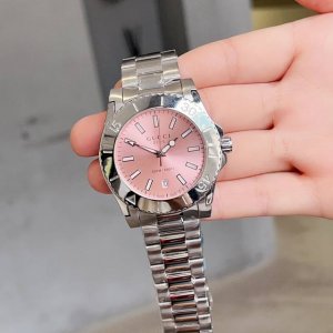 Gucci古驰dive潜水系列 6个色 中性款 镀膜镜面 可旋转圈口看两地时间 底盖精致雕花 表壳系列打磨抛光组装生活防水 酷~40Mm