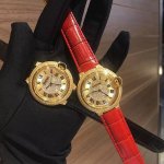 来货~实拍爆款黄金色卡地亚蓝气球满钻系列双排四角钻超美人工镶嵌施华洛世奇水晶钻 字面全钻尽显高端品质 鳄鱼纹小牛皮搭配原装折叠扣 方便携带 瑞士石英机芯 百搭尺