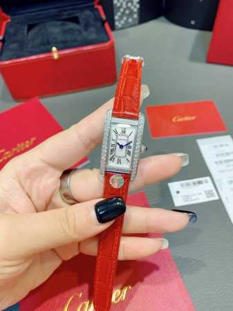 细节图！ 玫光+20带钻加30 独家实拍，认准细节品质 台湾厂卡地亚-美国坦克-Cartier Tank AméRicaine腕表，小号表款，三码合一。采用蓝宝 - 点击图像关闭