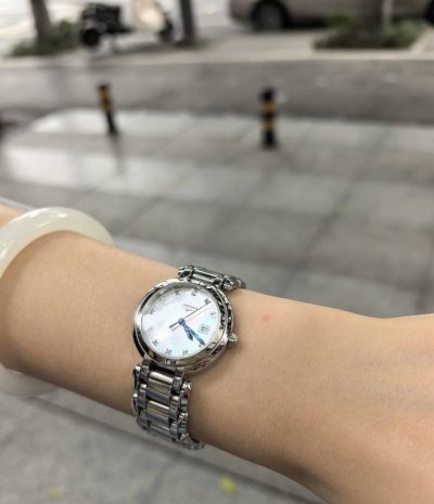 超级心动！浪琴心月白贝母拿下 浪琴心月L8.122.4.87.6 表径30Mm 女士石英腕表，上手绝美