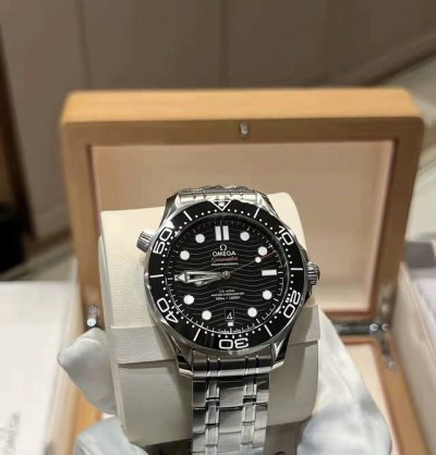 Omega欧米茄 自动机械机芯 300米潜水 至臻天文台表 男表 瑞表 42Mm 黑色表盘 精钢表壳 精钢表带