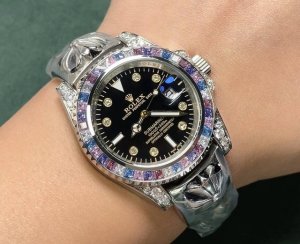 新品 重工打造克罗心，给你不一样的体验，不喜欢撞鬼的你，它绝对是你的知音劳力士Rolex水鬼后镶钻克罗心系列男士精品时尚腕表，搭配进口全自动机械机芯，316精钢