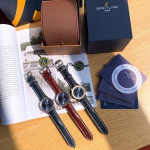 Original百年灵breitling 最新款到货！帅爆了的款式，这款堪称百年经典！百年灵航空计时，如此复杂的表盘却一点不让人眼花缭乱、审美疲劳，依旧在灯火阑