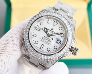同价： 。土豪版满钻水鬼 震撼来袭！ 劳力士rolex水鬼系列，堪为宝石镶嵌腕表系列之瑰宝。 永恒黄金腕表镶嵌最珍稀的钻石，充分展现劳力士在宝石镶嵌方面的非凡技