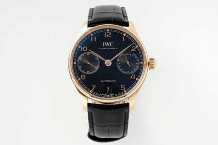 Zf 葡萄牙系列7天动能机械腕表 型号Iw500713。葡萄牙系列诞生于20世纪30年代，设计堪称典范，不仅尺寸醒目，更饰有简约的阿拉伯数字时标，纤细的柳叶形指 - 点击图像关闭