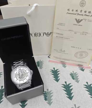 Ar60007 阿玛尼机械钢带的手表： 全新未拆封， 没有使用过， 之前出去玩的时候买的， 买回 来就一直放柜子里放着了，平时也没有特别多带手表的习惯。 就一直 - 点击图像关闭