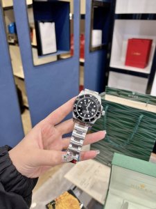 高品质Rolex劳力士 绿水鬼 机械机芯 精钢市场高版本 凭借买版、表径39Mm不断改进的钻研精神，特别是五大神器的业界认可，表径目前销量一直成上升趋势预定款式