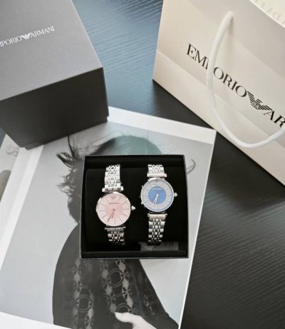 Armani石英女表，满天星内圈，经典设计全新演绎精彩，时尚气质风，令众多小仙女一见倾心，上手优雅大方，316精钢表带，双按蝴蝶扣，表径~32Mm～～绝对好评#