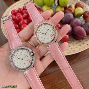 蓝气球七夕特别款 Ballon Bleu De系列 专柜同步 璀璨表盘钻石粉色蓝宝石的色彩组合 点缀闪耀压纹 以精致柔美风格 别样演绎品牌经典设计 瑞士石英机芯 蓝气球七夕特别款 Ballon Bleu De系列 专柜同步 璀璨表盘钻石粉色蓝宝石的色彩组合 点缀闪耀压纹 以精致柔美风格 别样演绎品牌经典设计 瑞士石英机芯